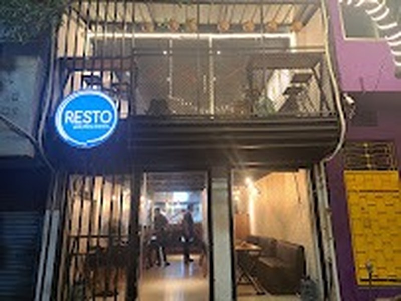 Resto exterior at night