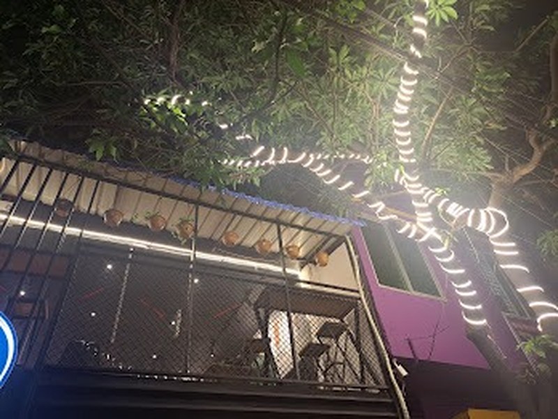 Resto rooftop at night